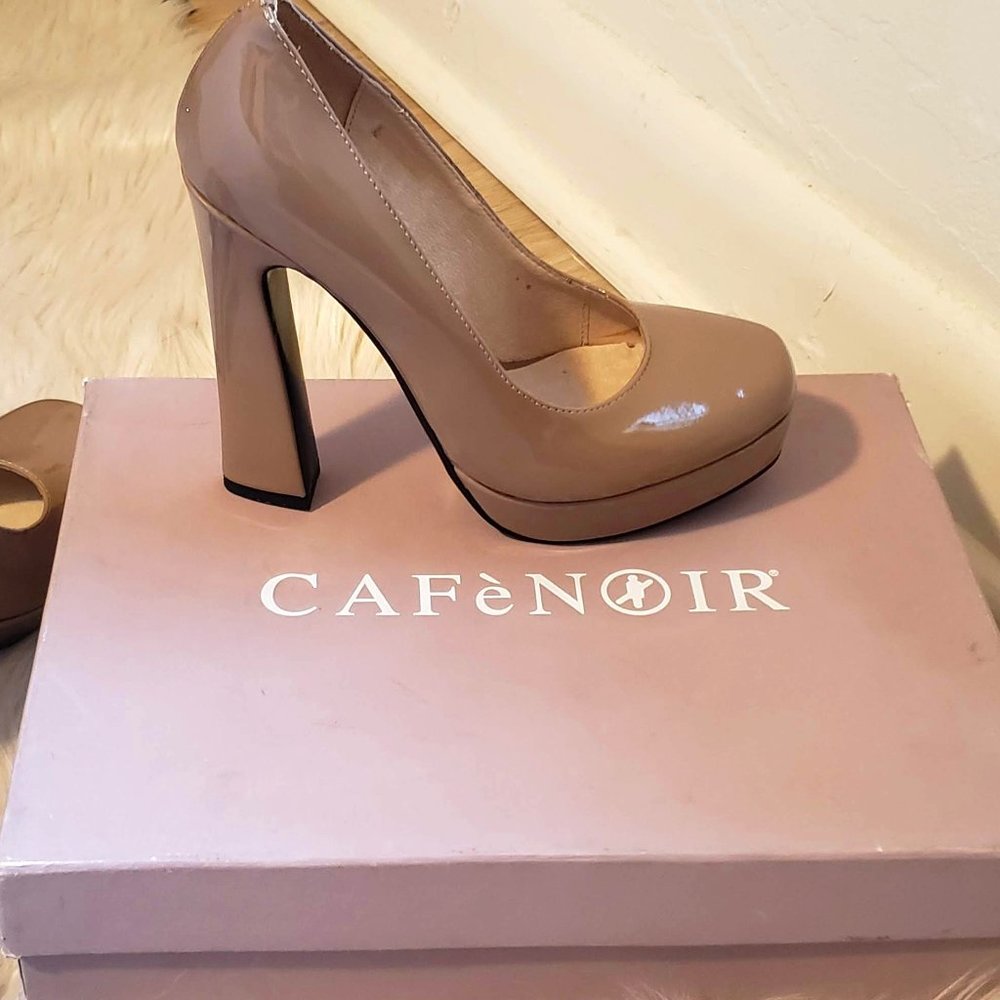 Cafe'Noir Platform Shoes Size 6.5 Color grey/beige